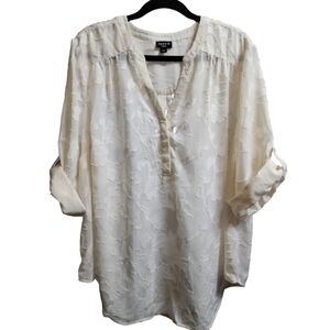 Torrid Prestine (ivory) Harper clip chiffon pullover blouse size 2 (18/20)